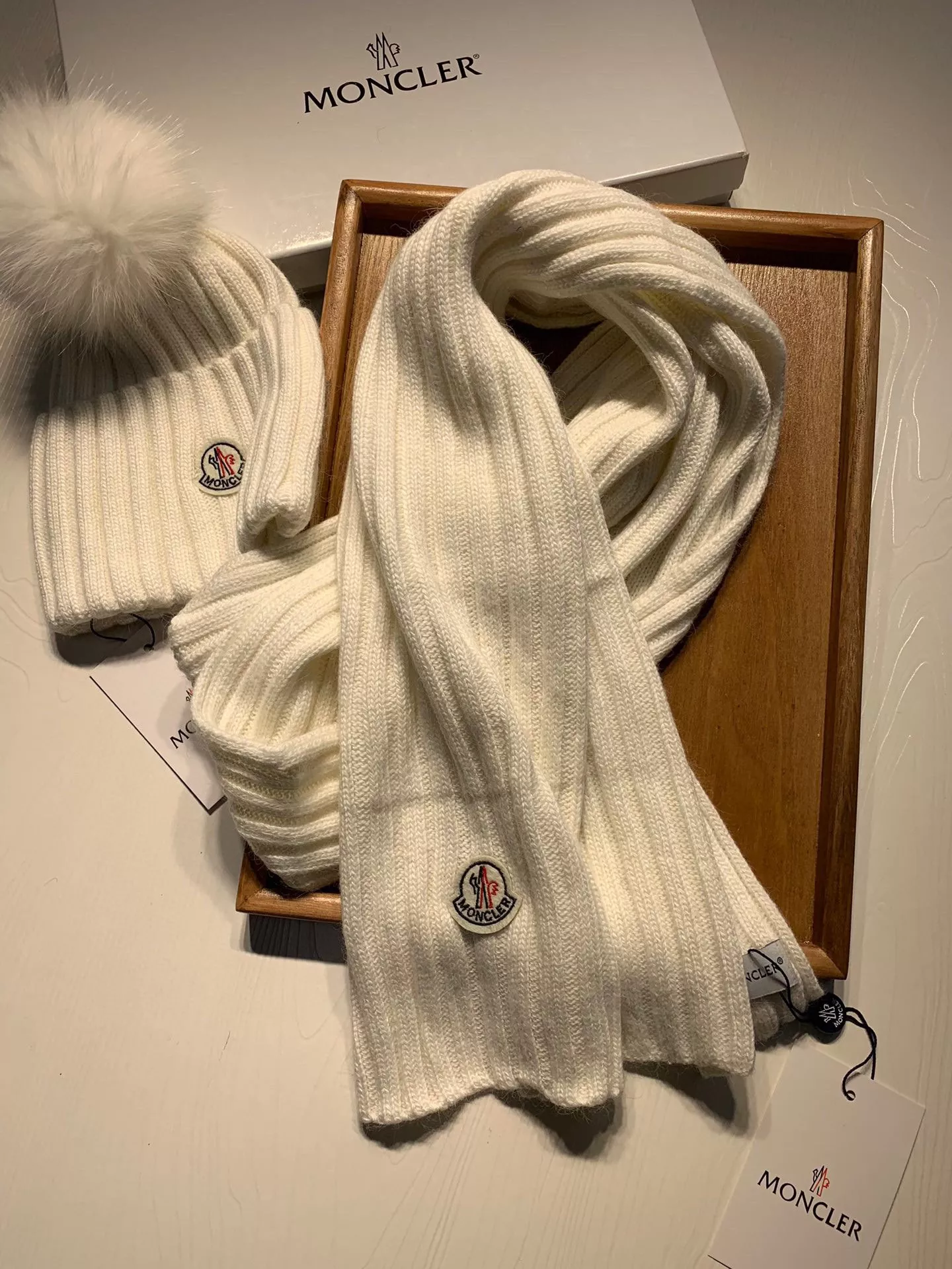 moncler hat and echapres set s_127ab0b3